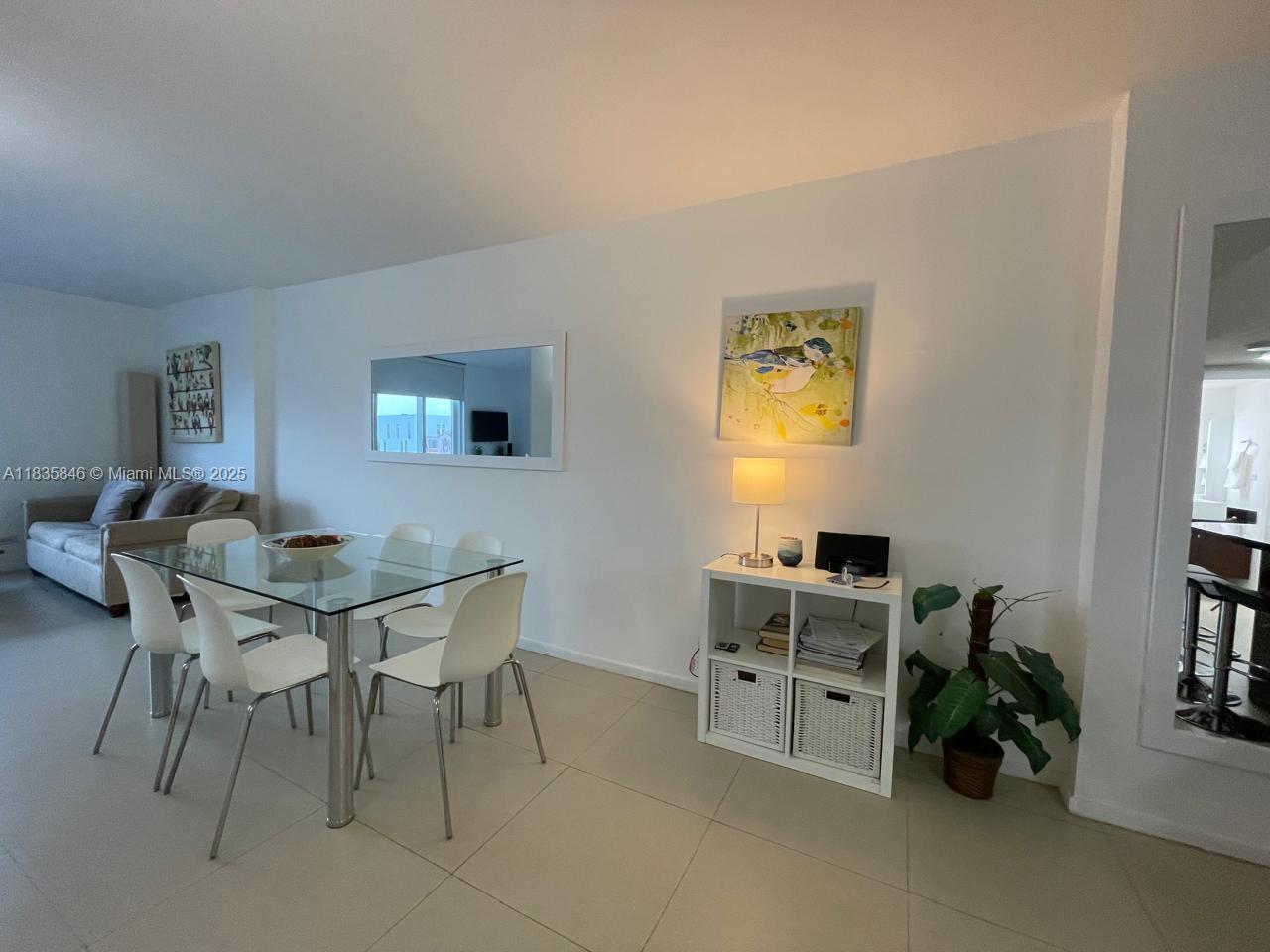 2301 Collins Ave 735