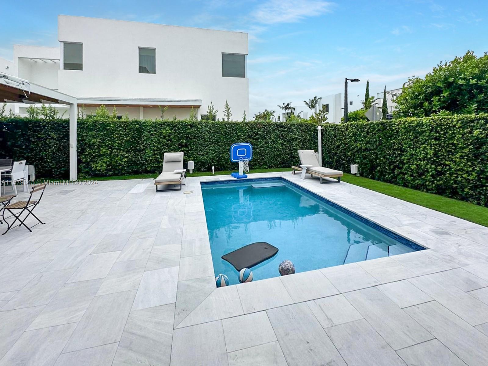 DORAL COMMONS RESIDENTIAL - Residential