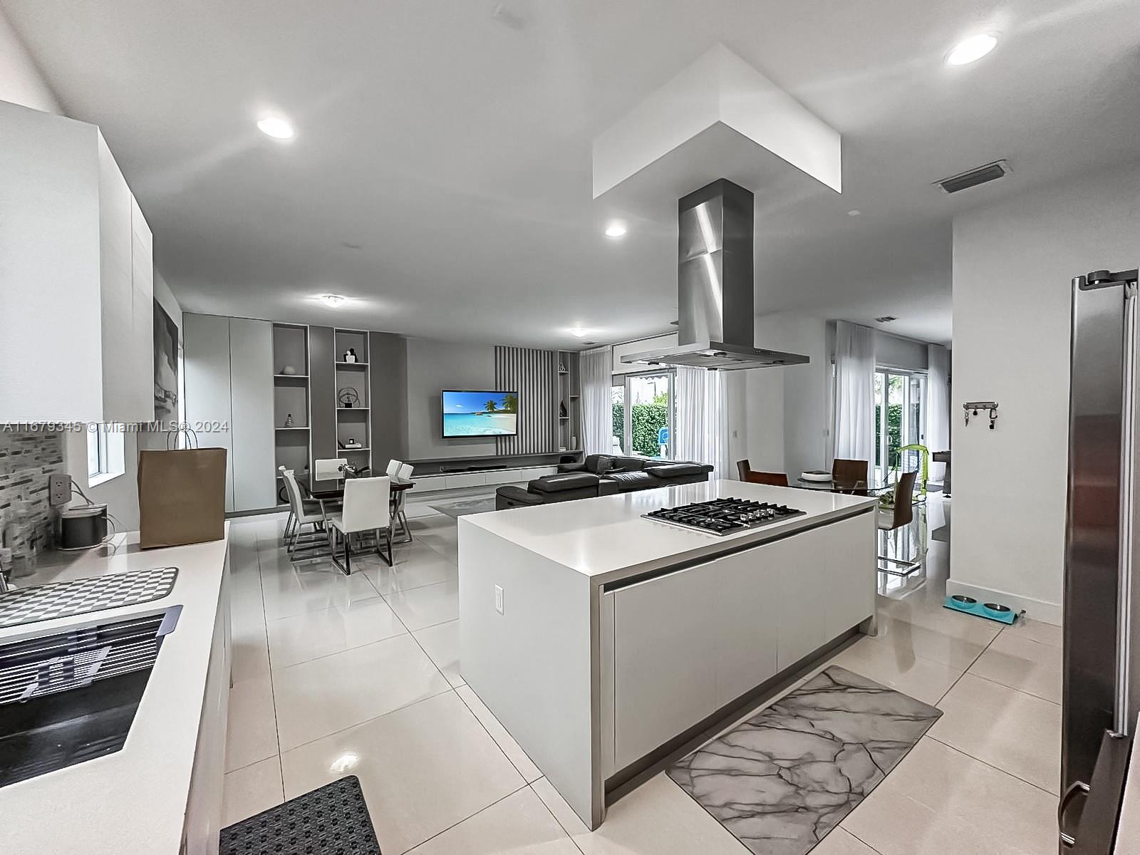 DORAL COMMONS RESIDENTIAL - Residential