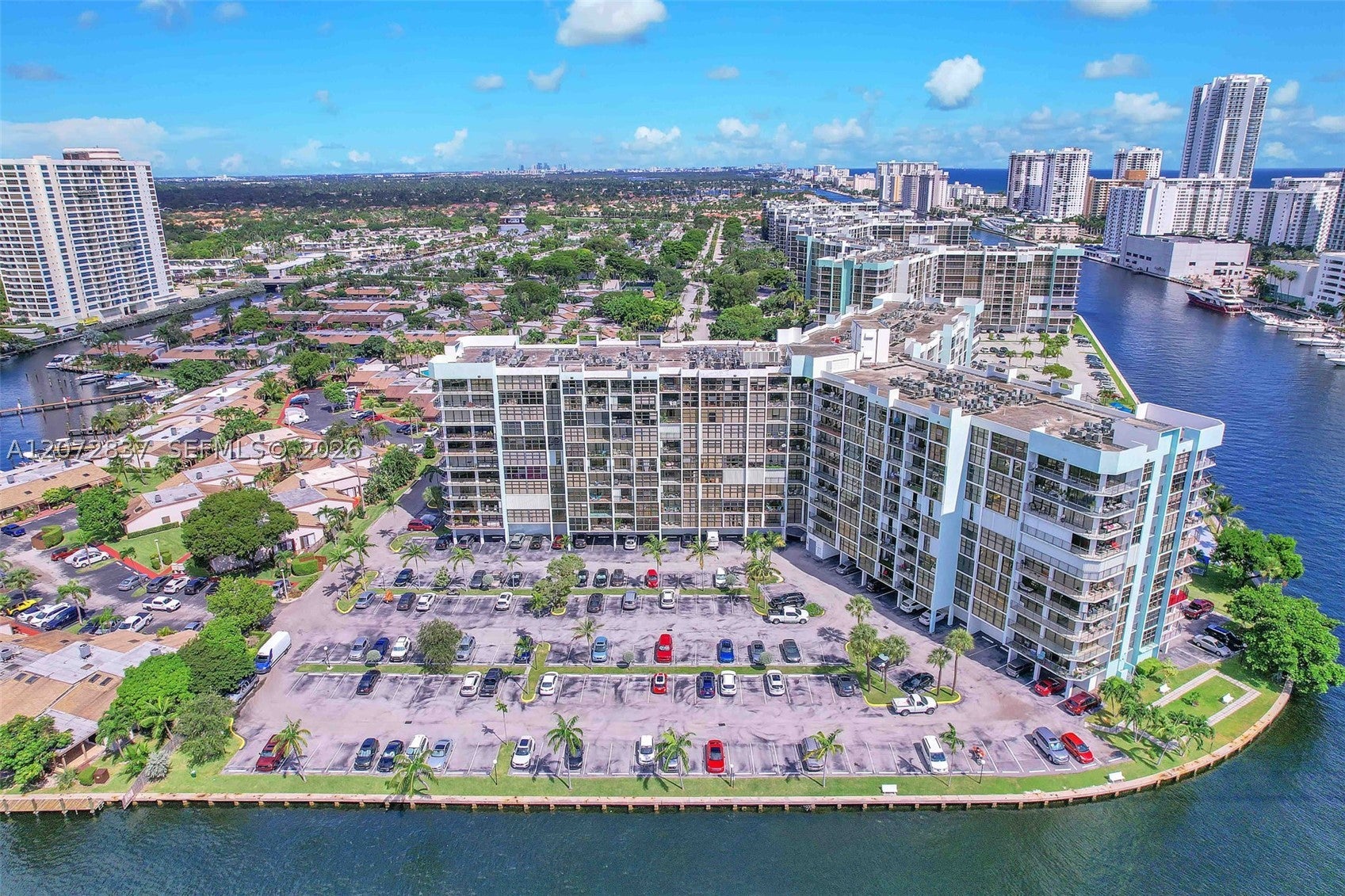200 Leslie Dr 818