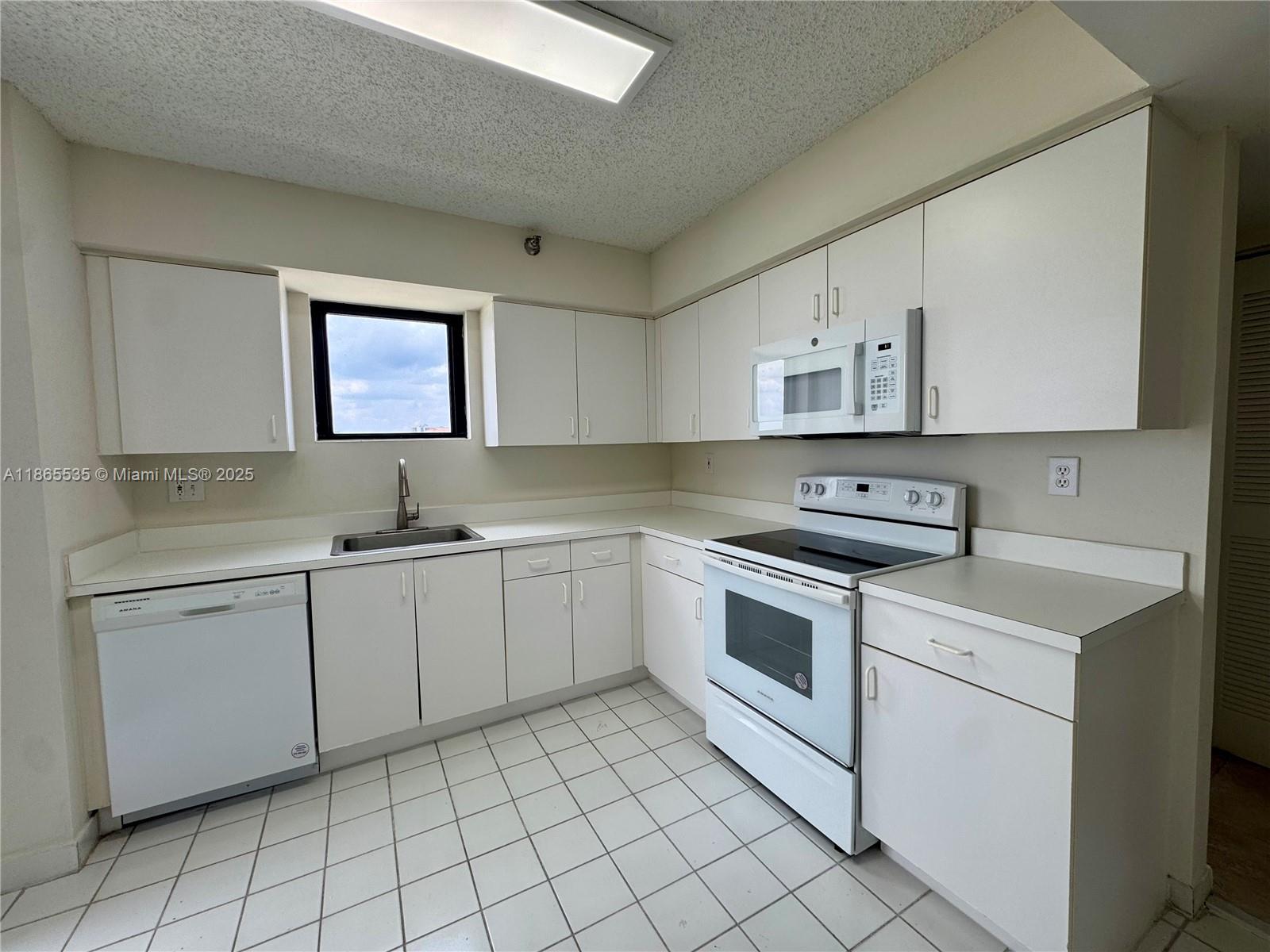 3300 NE 191st St 1106