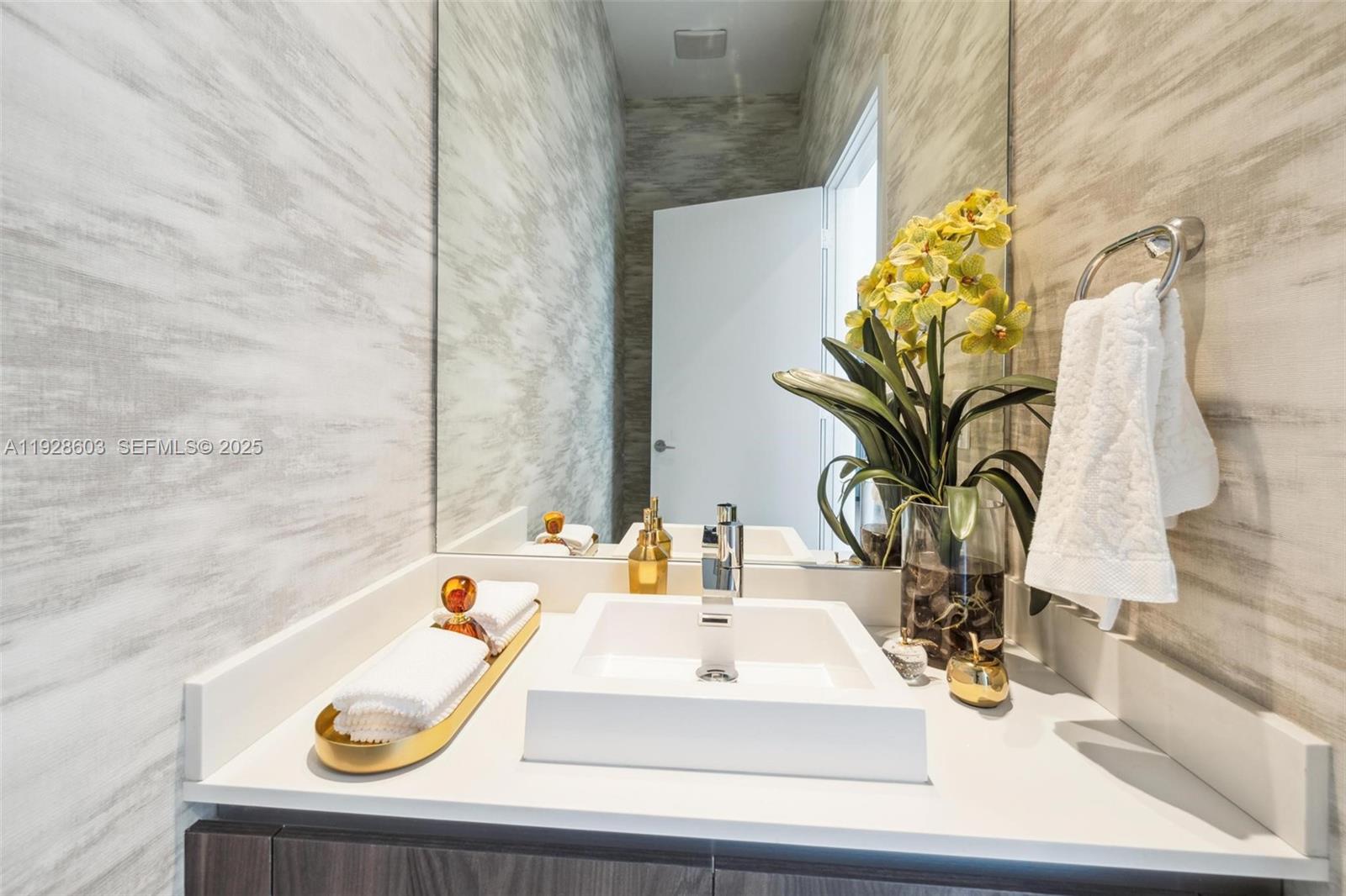 GRAN PARAISO CONDO - Residential