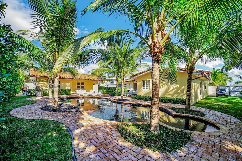 Photo of 19353 W Indies Ln, Jupiter, FL 33469 (MLS # A11338065)