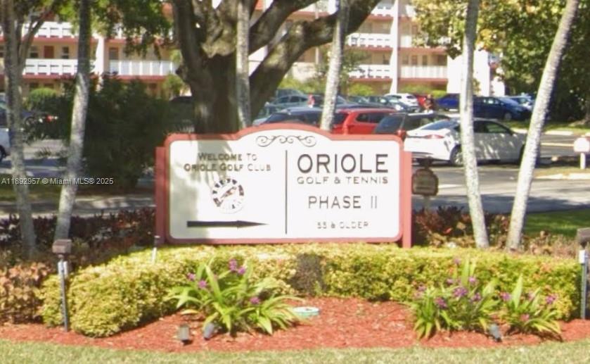 55+ Community! 40-year certification passed! Golf Course Front Condo with enclosed screened balcony. Community offers: Clubhouse, Billard rom, 2 heated pools, GYM, shuffleboard, indoor pickleball, library, 4 golf ranges; Driving, Chipping, Putting and 18 hole course. Subject to litigation. No access inside the unit.