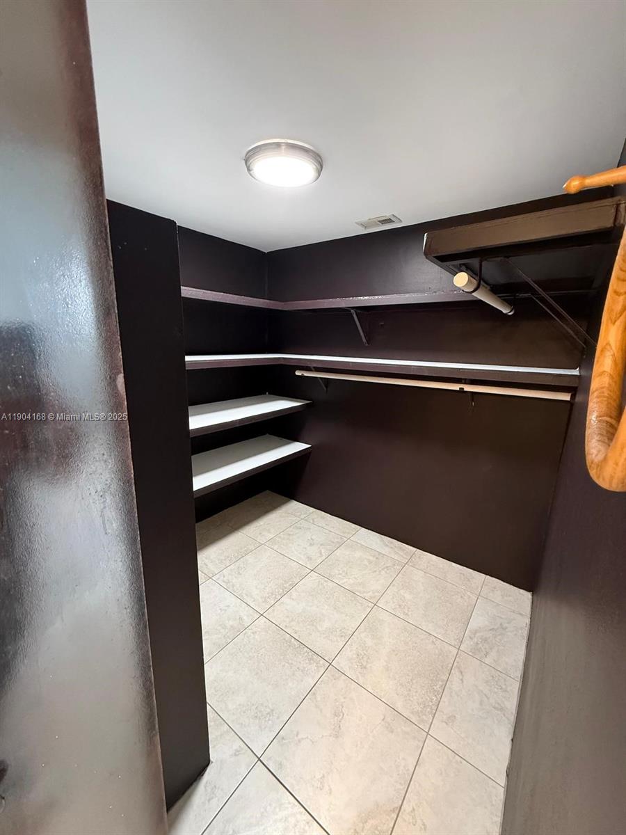 EASTERN SHORES WHITE HOUS - Residential