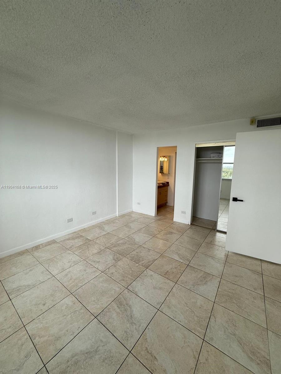 EASTERN SHORES WHITE HOUS - Residential