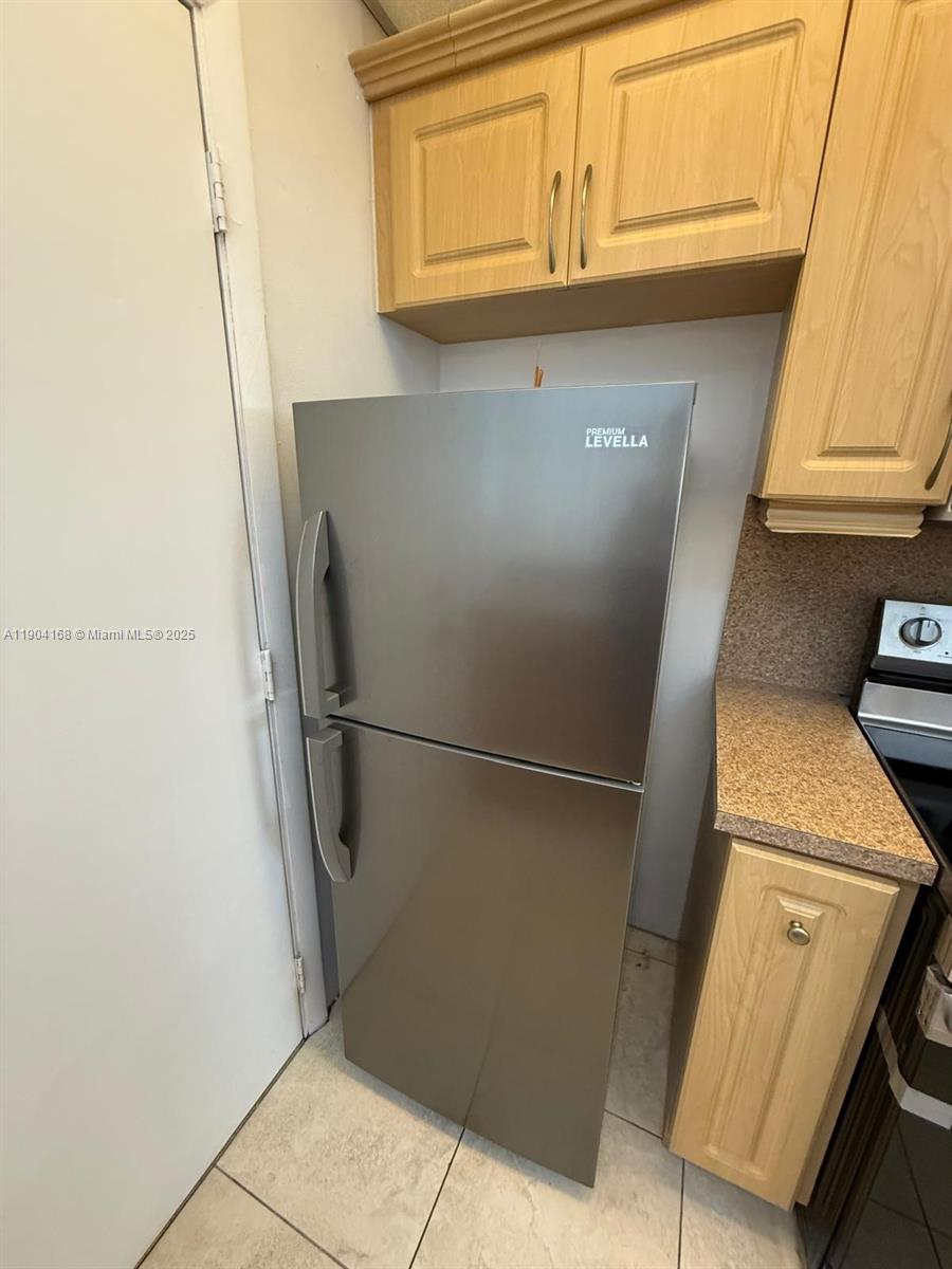 EASTERN SHORES WHITE HOUS - Residential