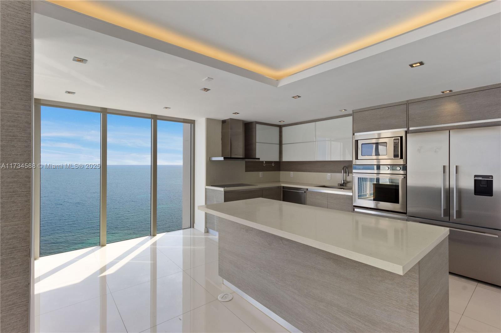 881 Ocean Dr 18F