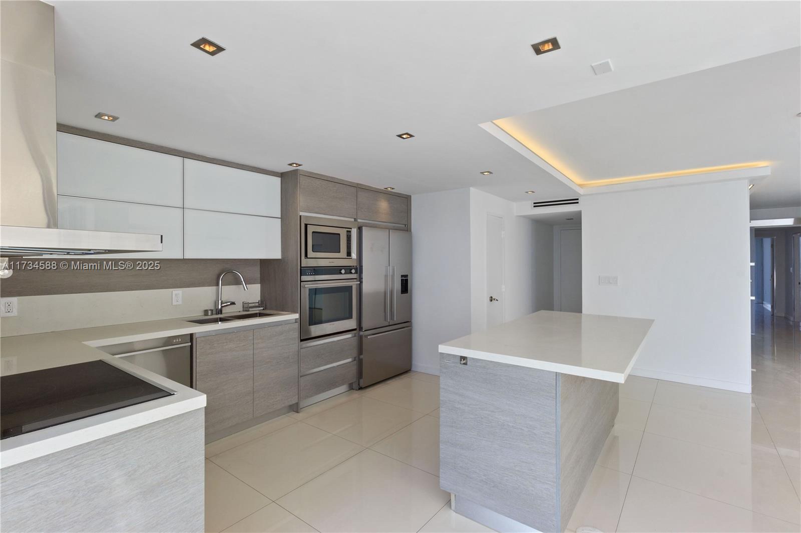 881 Ocean Dr 18F