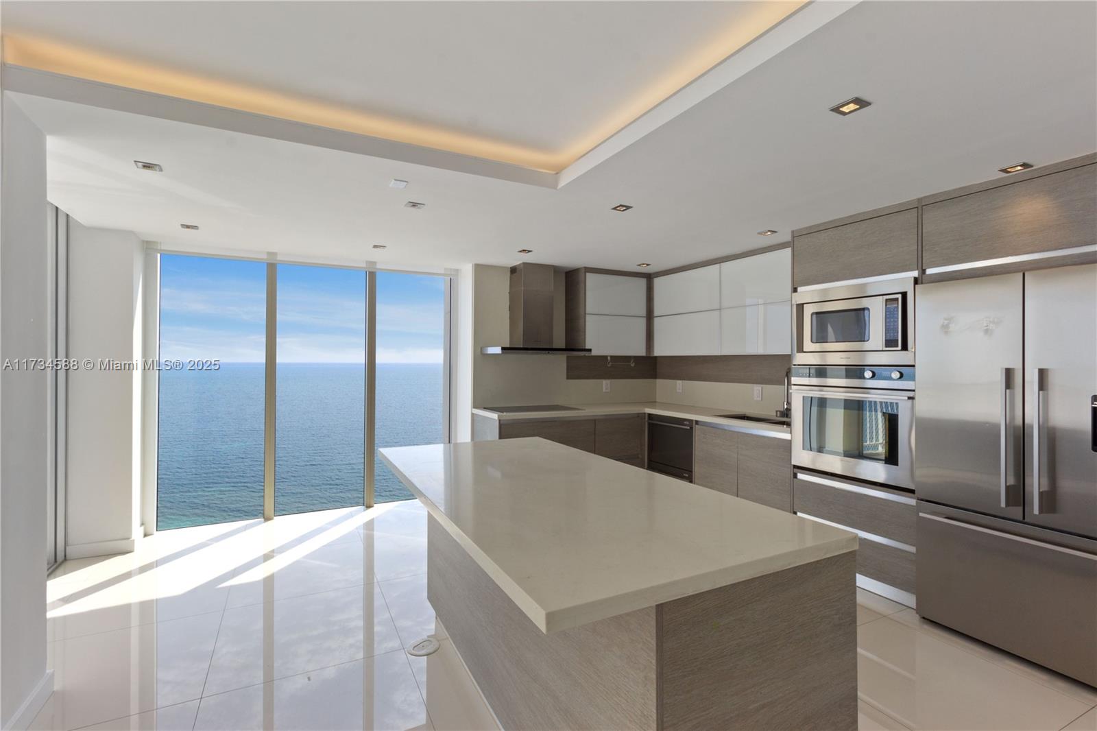 881 Ocean Dr 18F