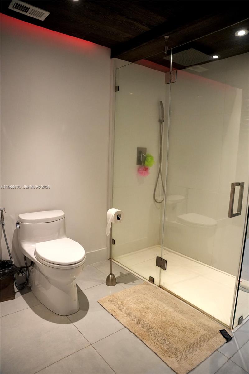 LAKES ON THE GREEN REPLAT - Residential Lease