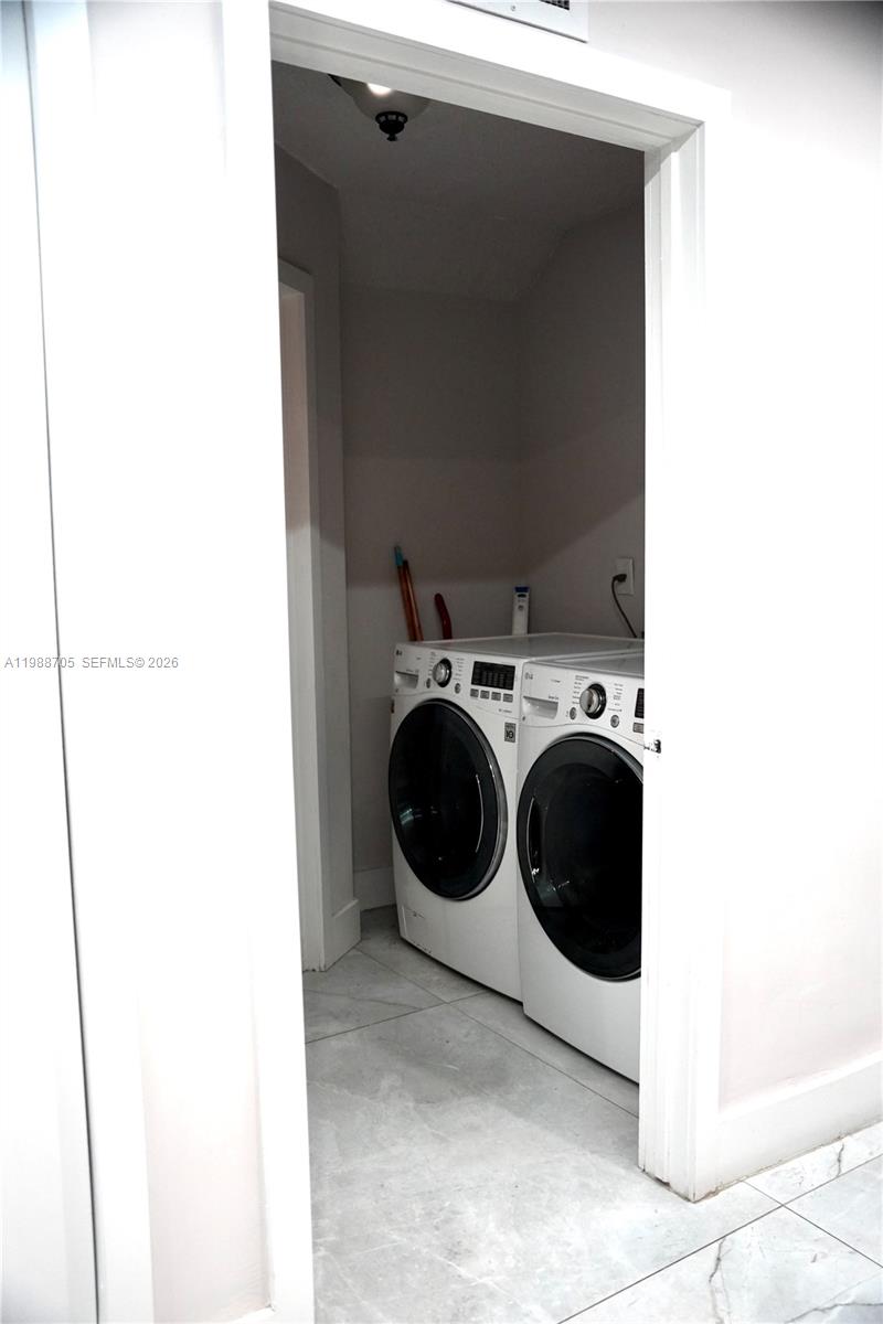 LAKES ON THE GREEN REPLAT - Residential Lease