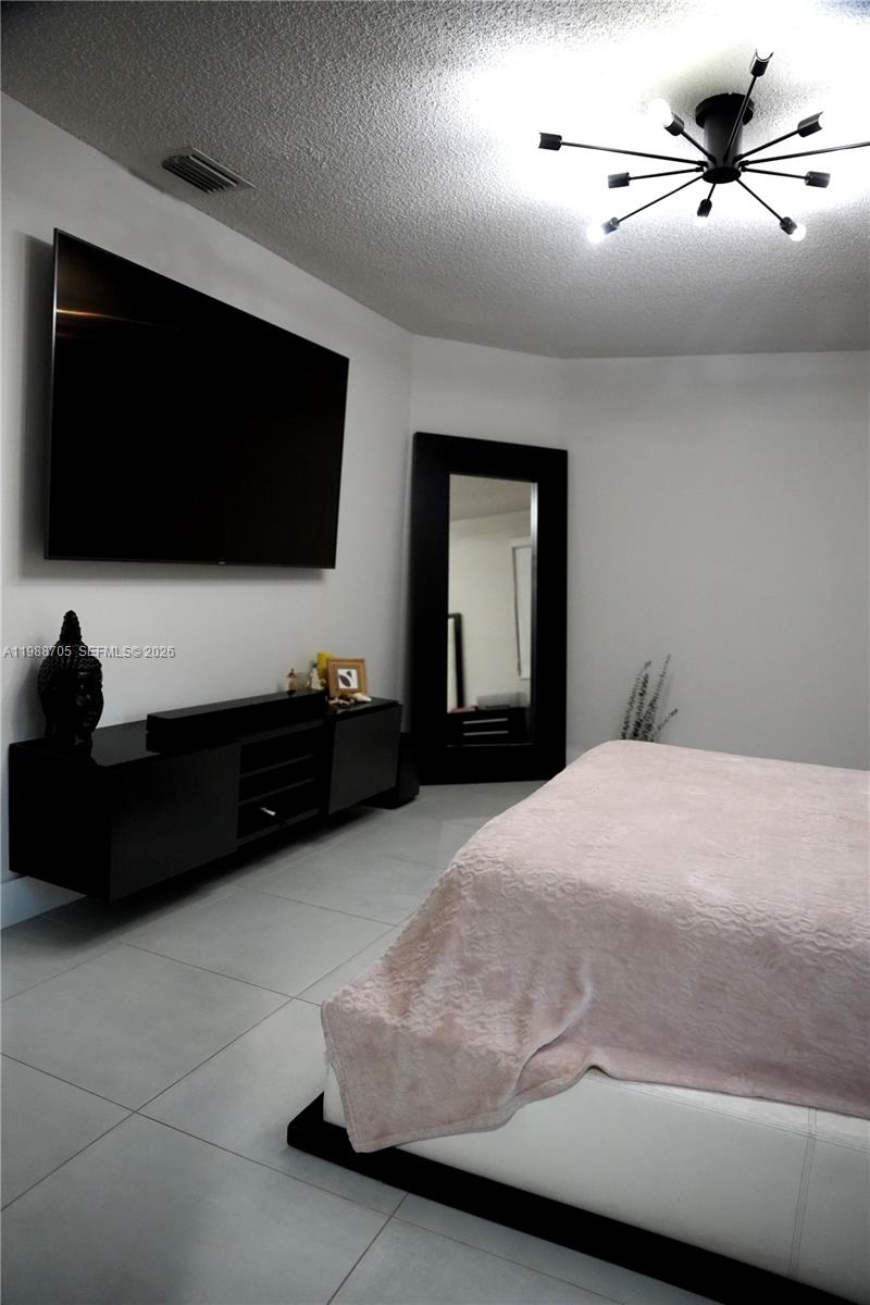 LAKES ON THE GREEN REPLAT - Residential Lease