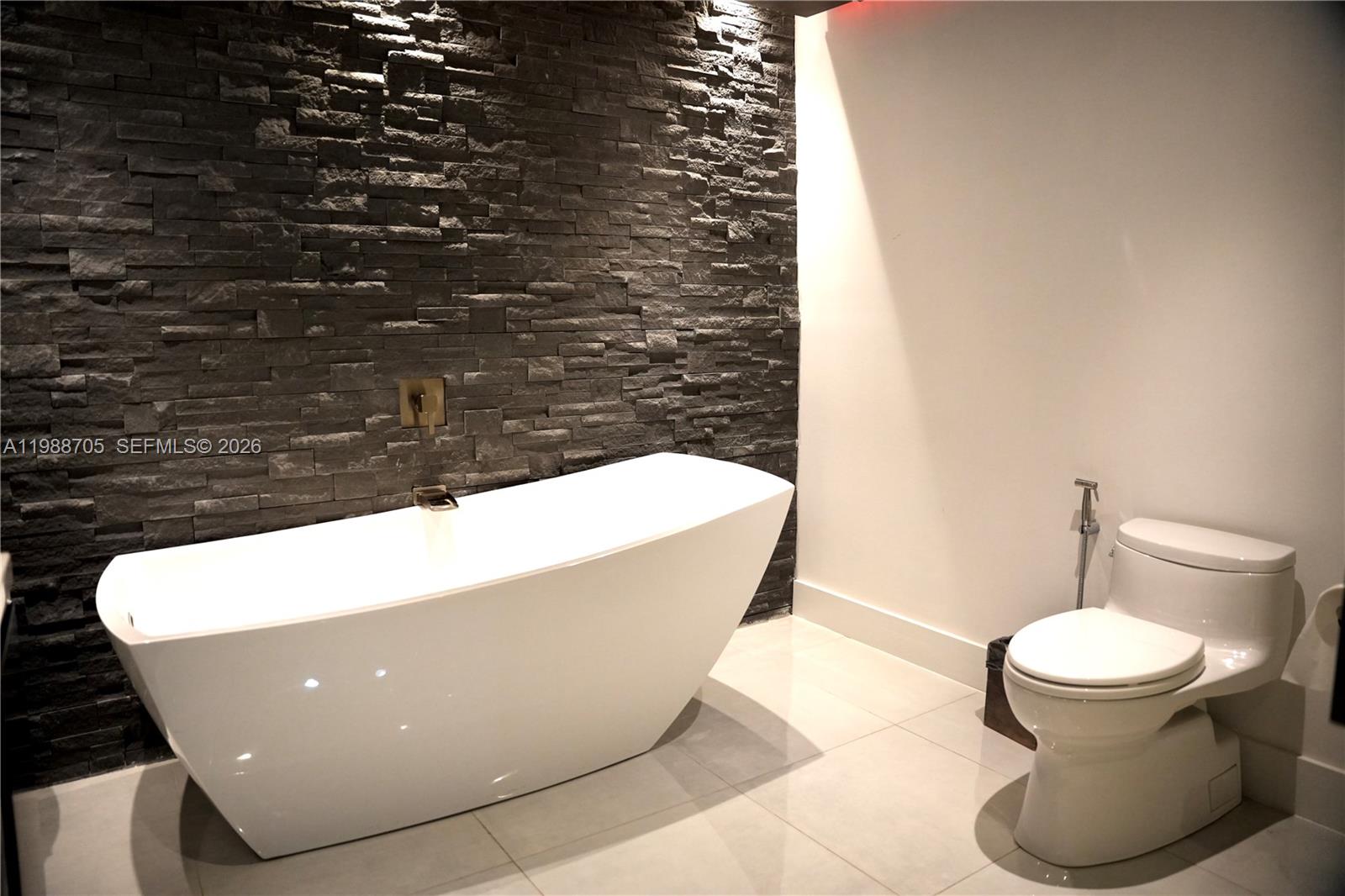 LAKES ON THE GREEN REPLAT - Residential Lease