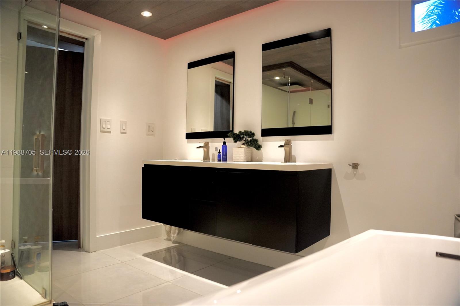 LAKES ON THE GREEN REPLAT - Residential Lease