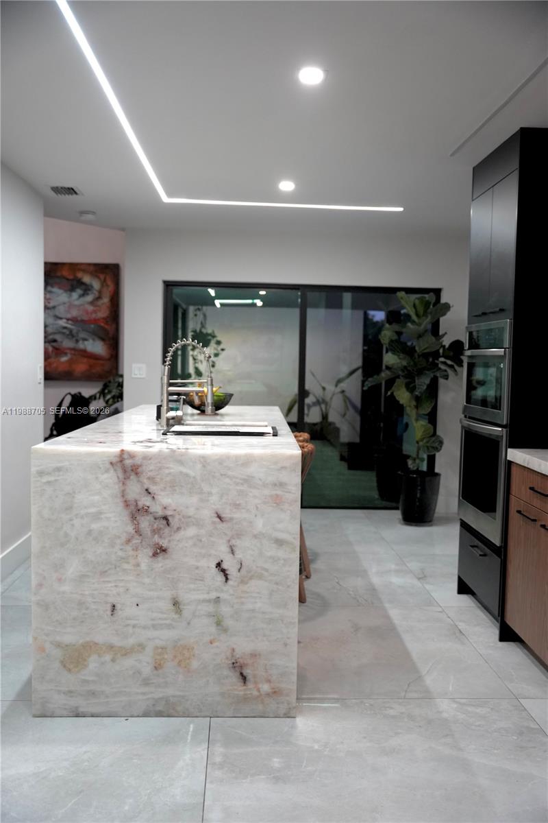 LAKES ON THE GREEN REPLAT - Residential Lease