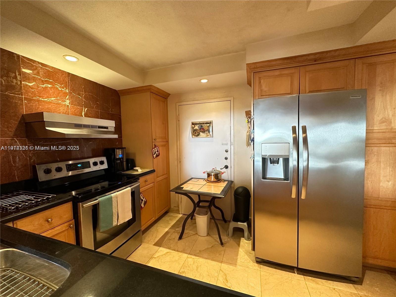 ALLINGTON TOWERS CONDO - Residential Lease