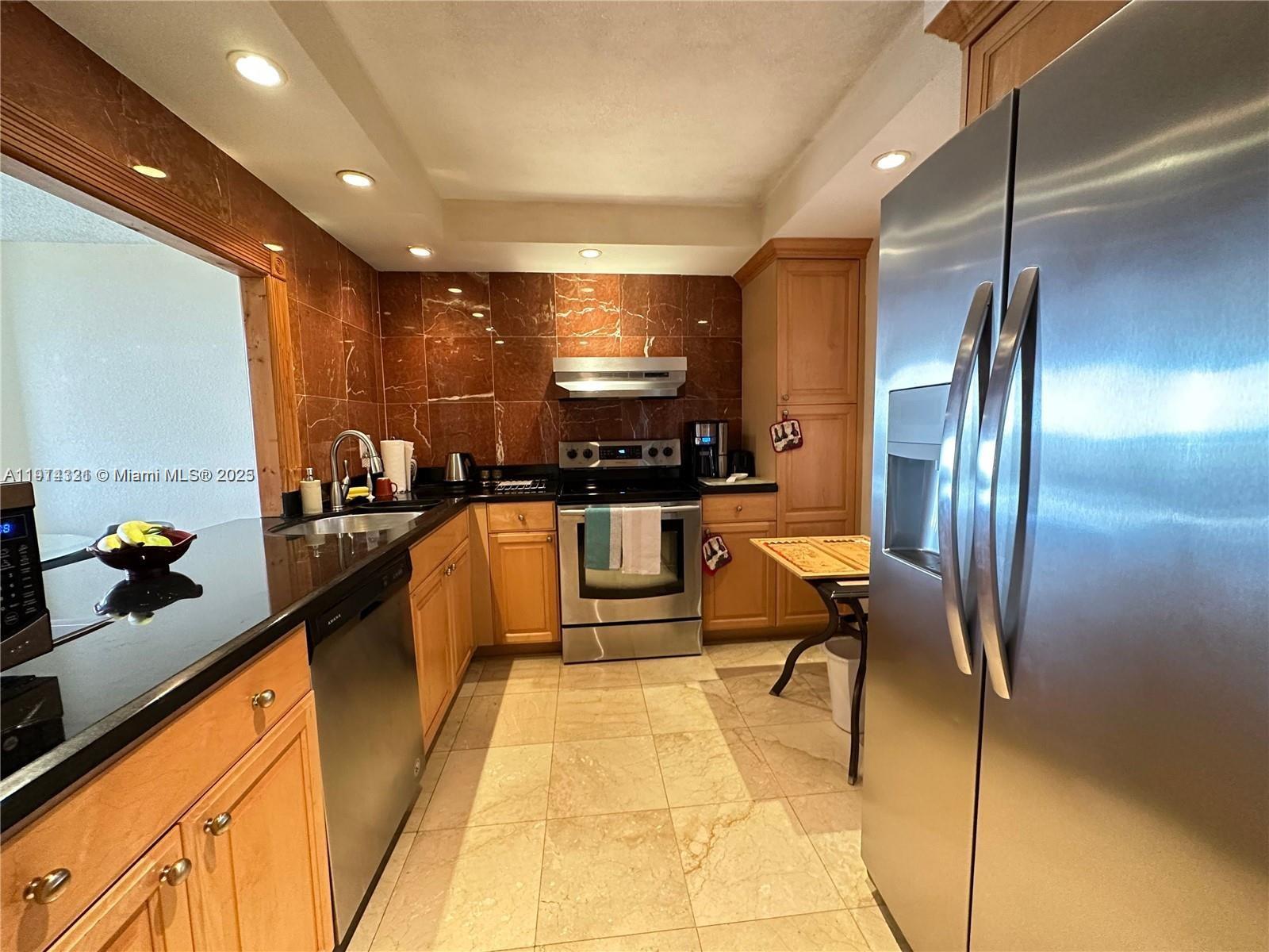 ALLINGTON TOWERS CONDO - Residential Lease