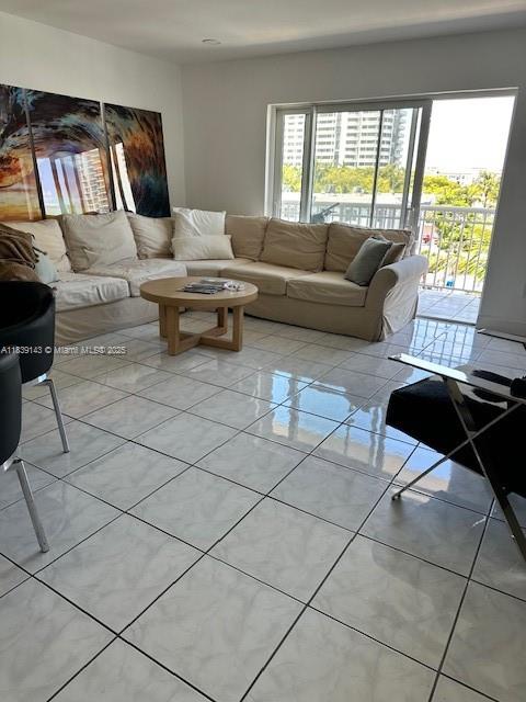 3601 NE 170th St 406