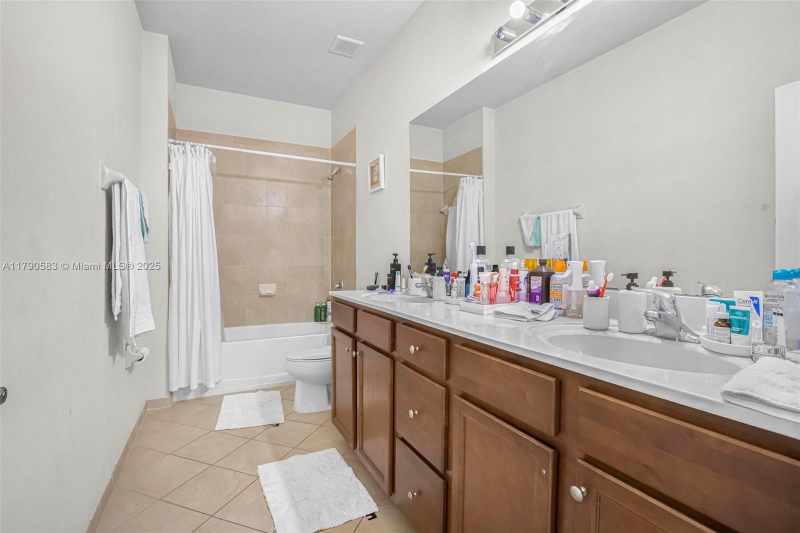 BAYWINDS OF FLORES - Residential