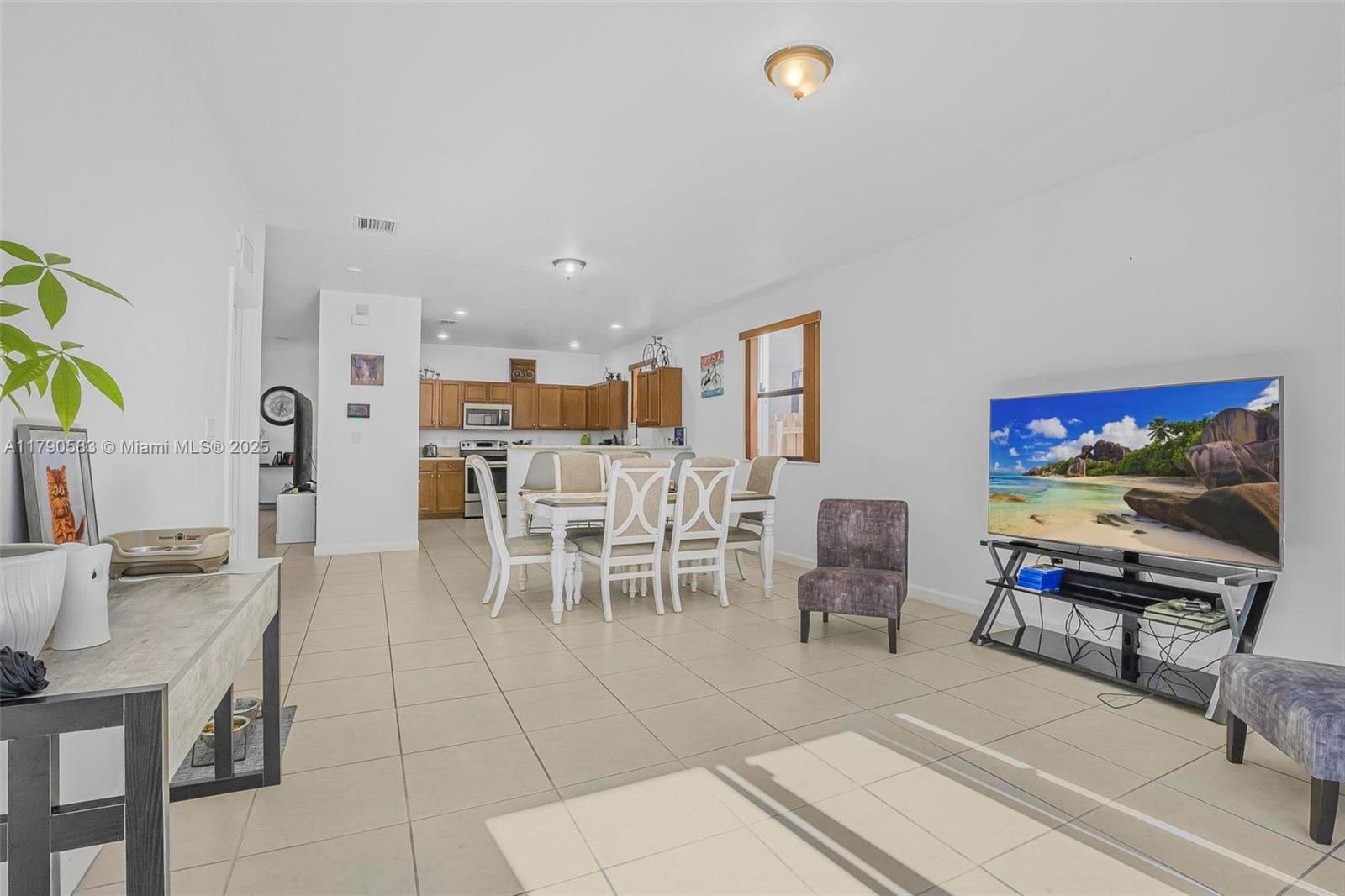 BAYWINDS OF FLORES - Residential