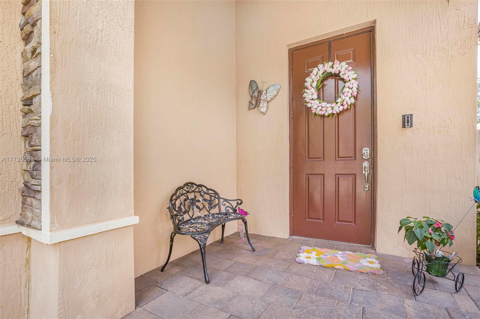 BAYWINDS OF FLORES - Residential