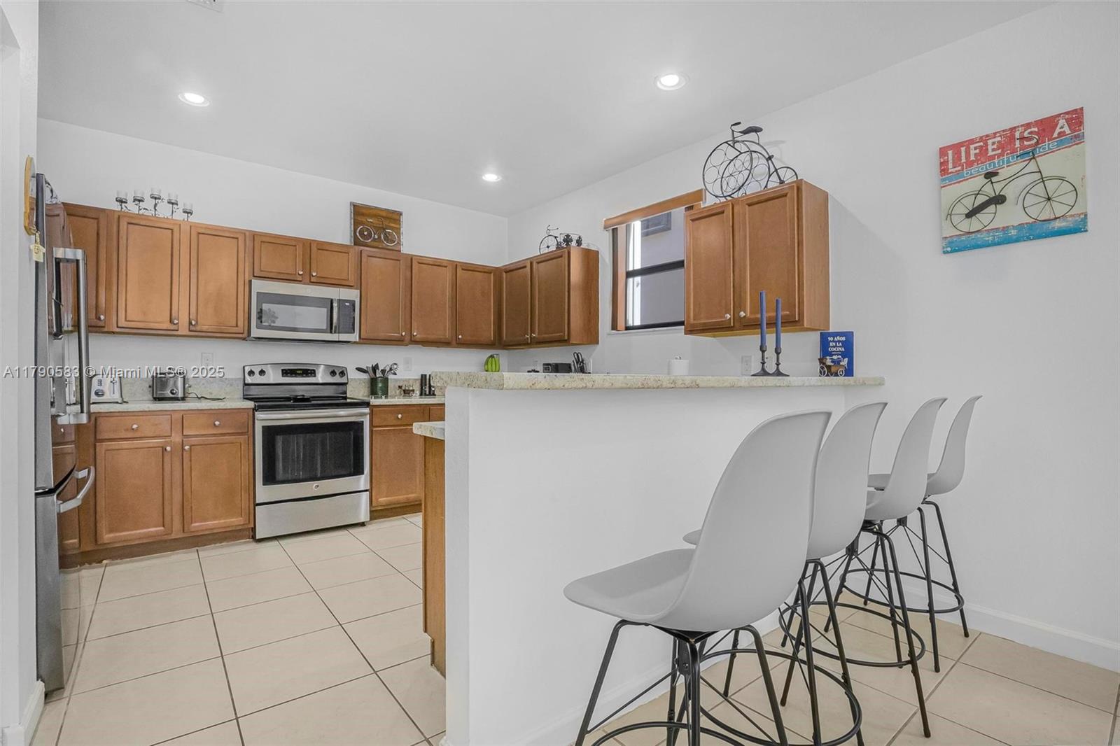 BAYWINDS OF FLORES - Residential