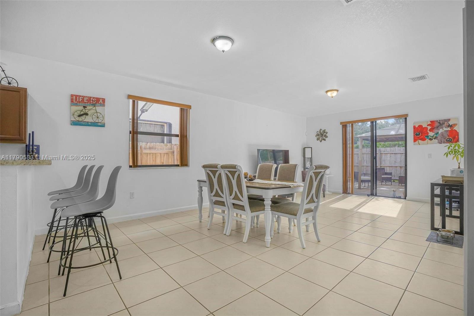 BAYWINDS OF FLORES - Residential