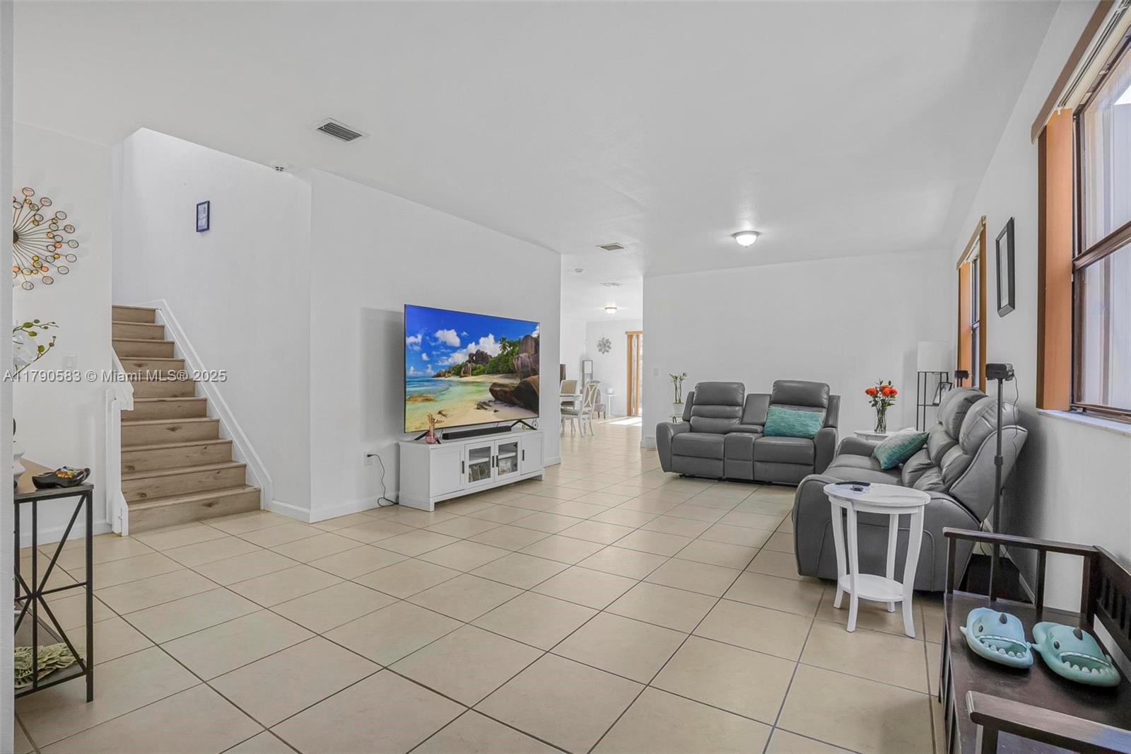 BAYWINDS OF FLORES - Residential