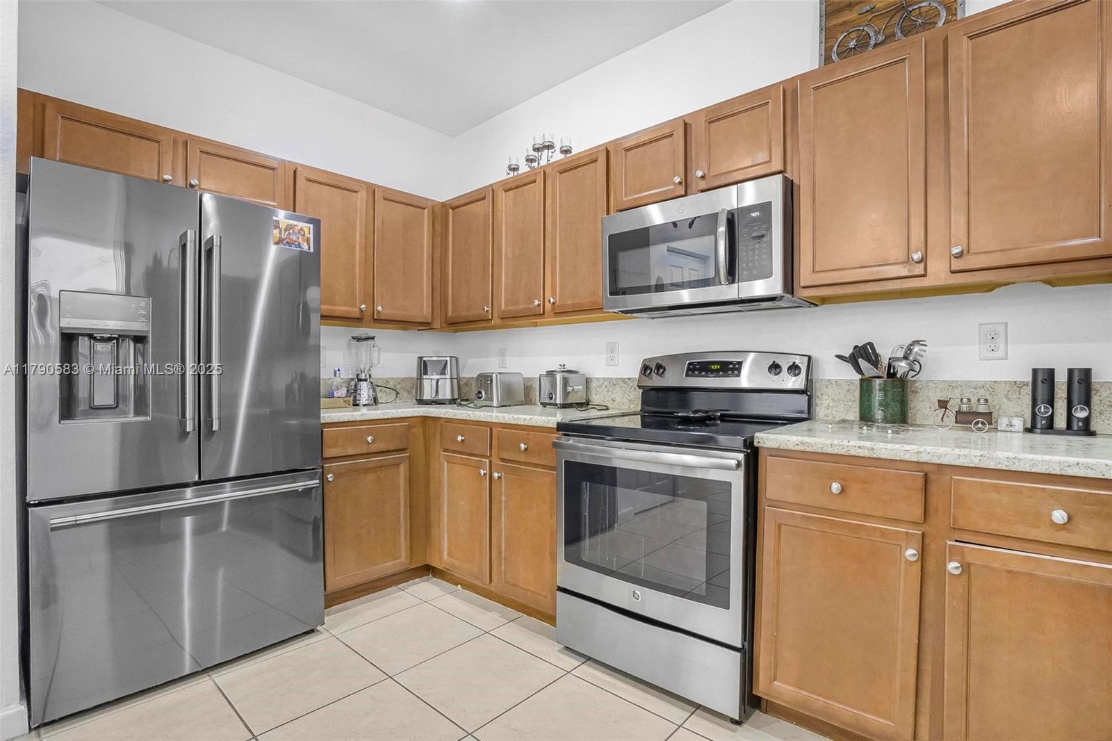 BAYWINDS OF FLORES - Residential