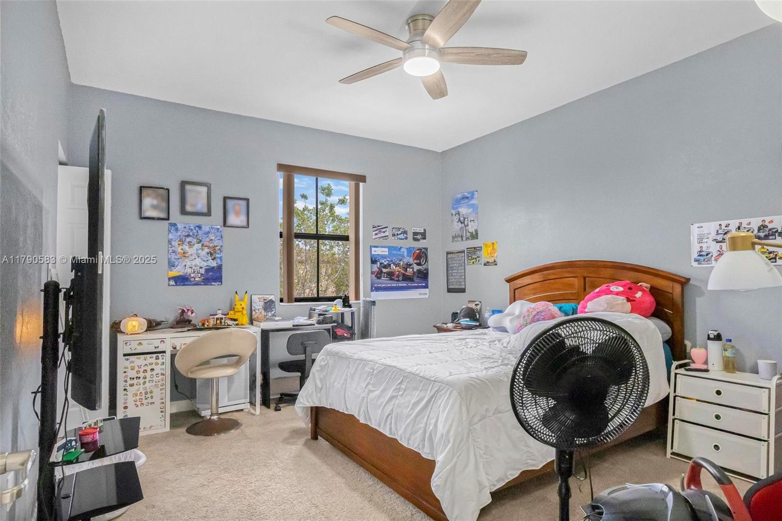 BAYWINDS OF FLORES - Residential