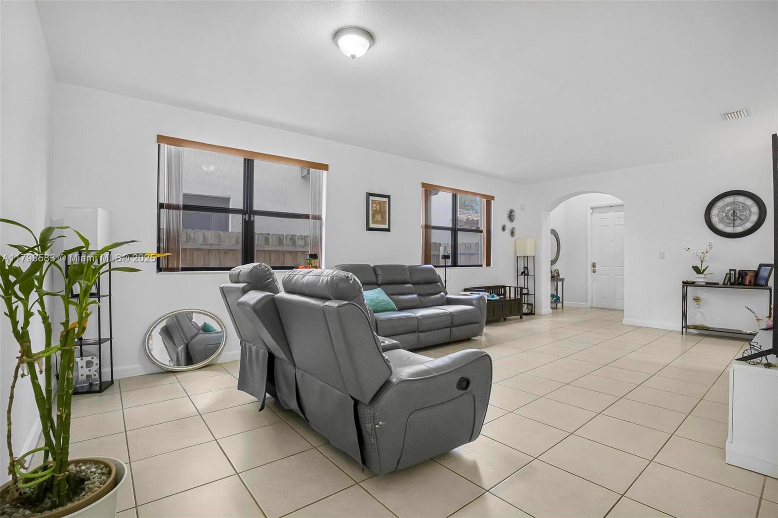 BAYWINDS OF FLORES - Residential