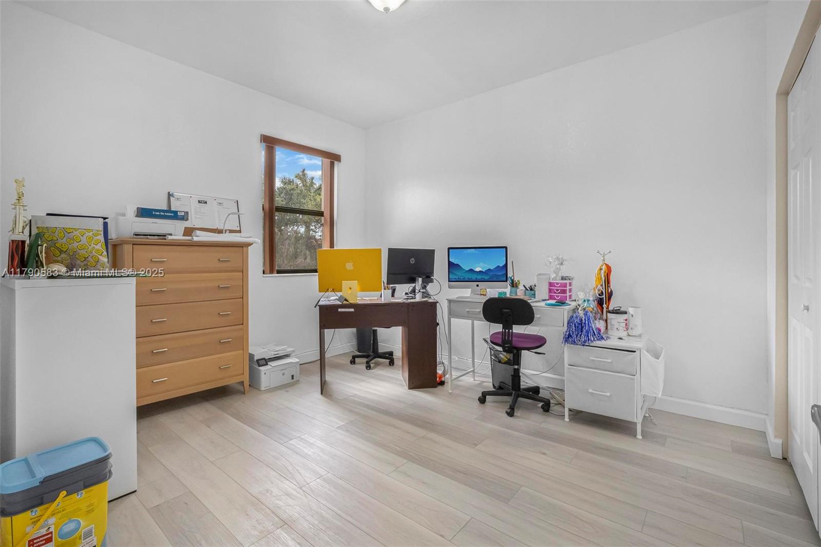 BAYWINDS OF FLORES - Residential