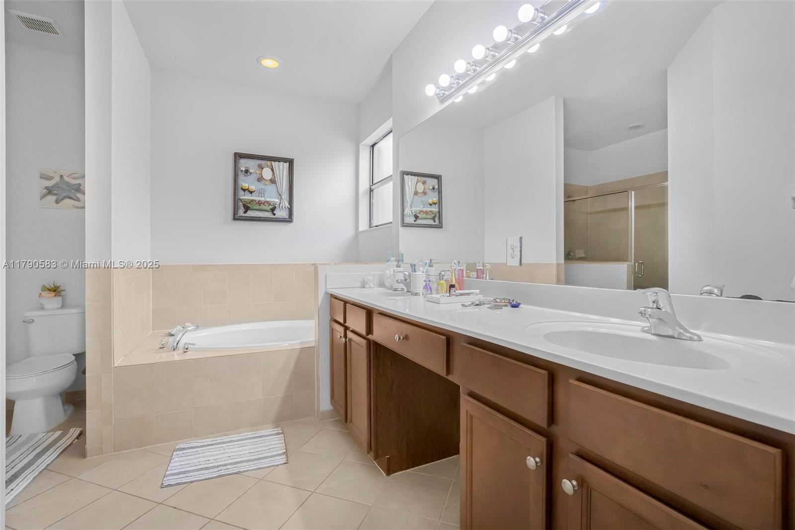 BAYWINDS OF FLORES - Residential