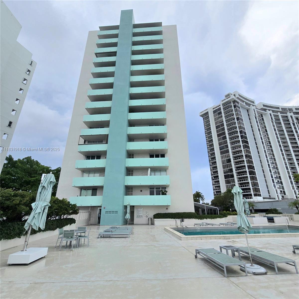 Seller will pay at closing, both assessments pending, one for $36K(building) and the other of $9900 for impact window and sliding glass door. THE BUYER WILL ONLY BE LEFT WITH THE MONTHLY CONDO DUES.
A spacious apartment located in the Venetian Islands. This one bedroom, 1.5 baths, offers ample closet space, half bath for the visitors, nice sized balcony, lots of natural lighting. The building seats on the bay with spectacular water views of Biscayne Bay and downtown buildings specially at night. Amenities include a state-of-the-art fitness center, pool area with the best views, 24-hour doorman, secured lobby. Enjoy running or a bike ride on the Venetian Causeway. There are shops, hotels and great dining options and the beach, all nearby.