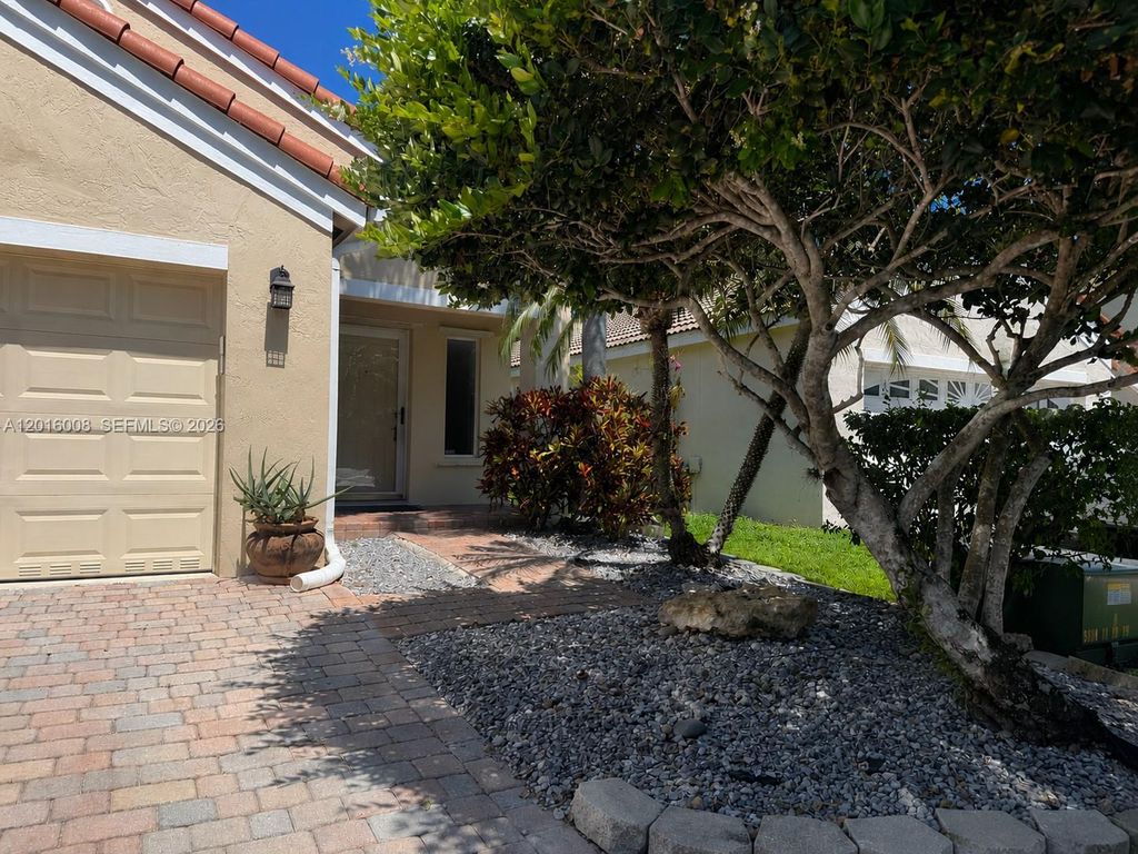 Photo of 854 San Remo Dr #854, Weston, FL 33326 (MLS # A12016008)