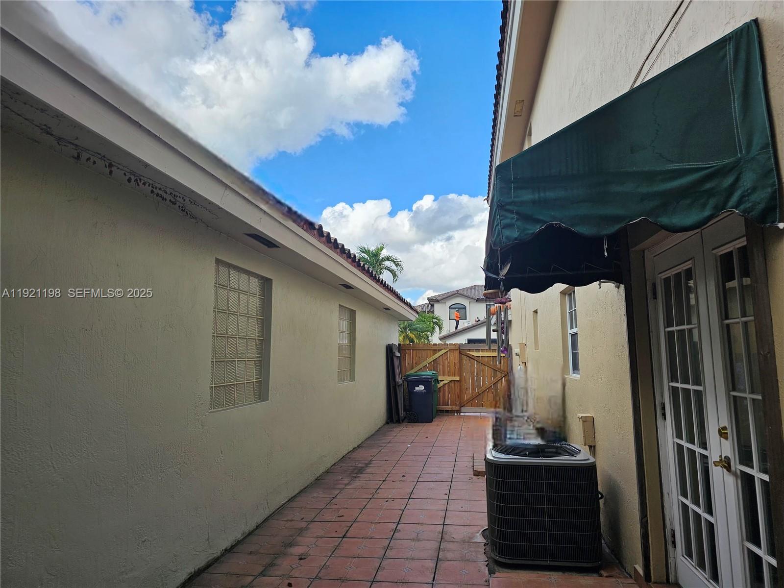 SUNSET PALMS - Residential