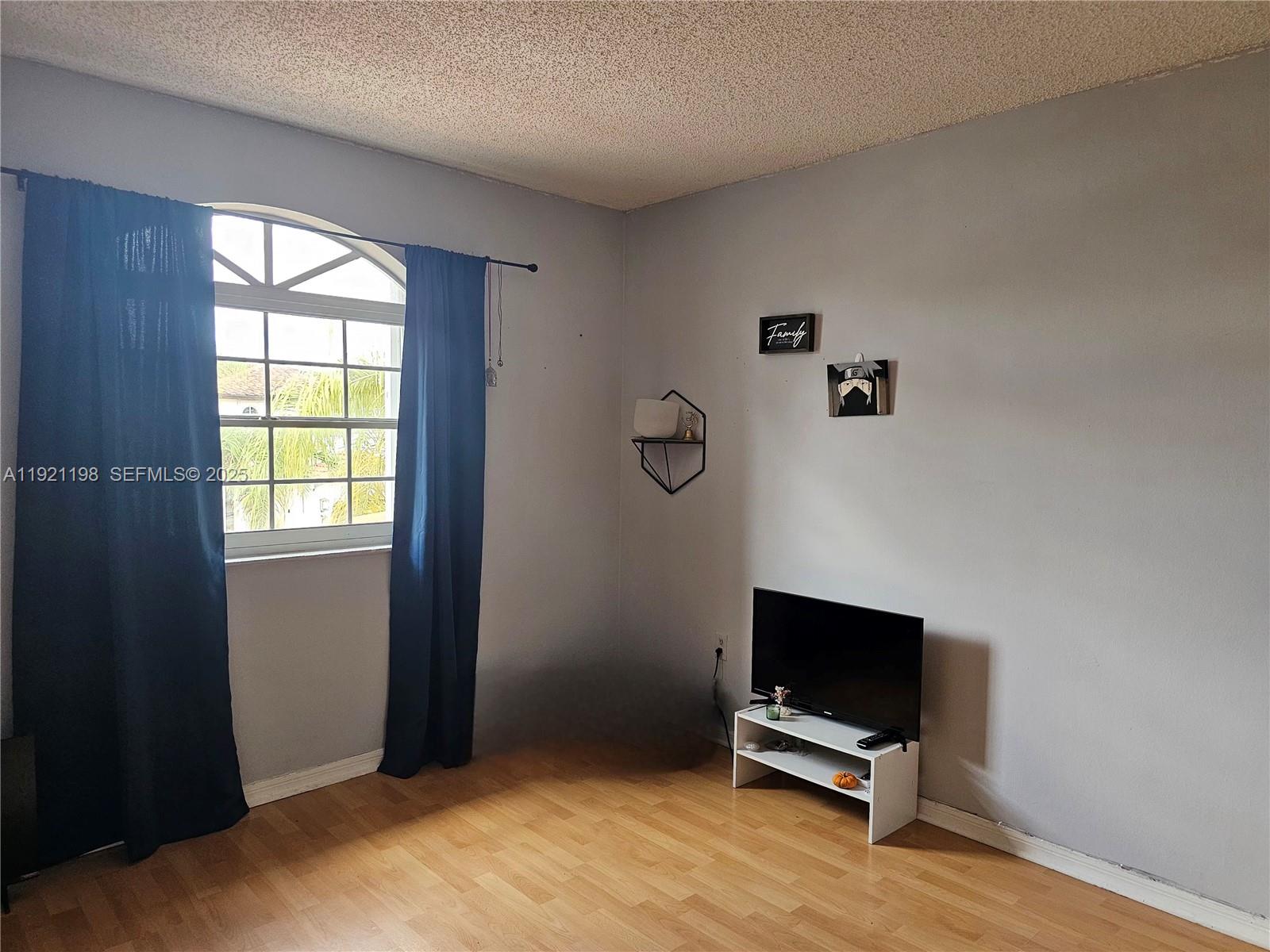 SUNSET PALMS - Residential