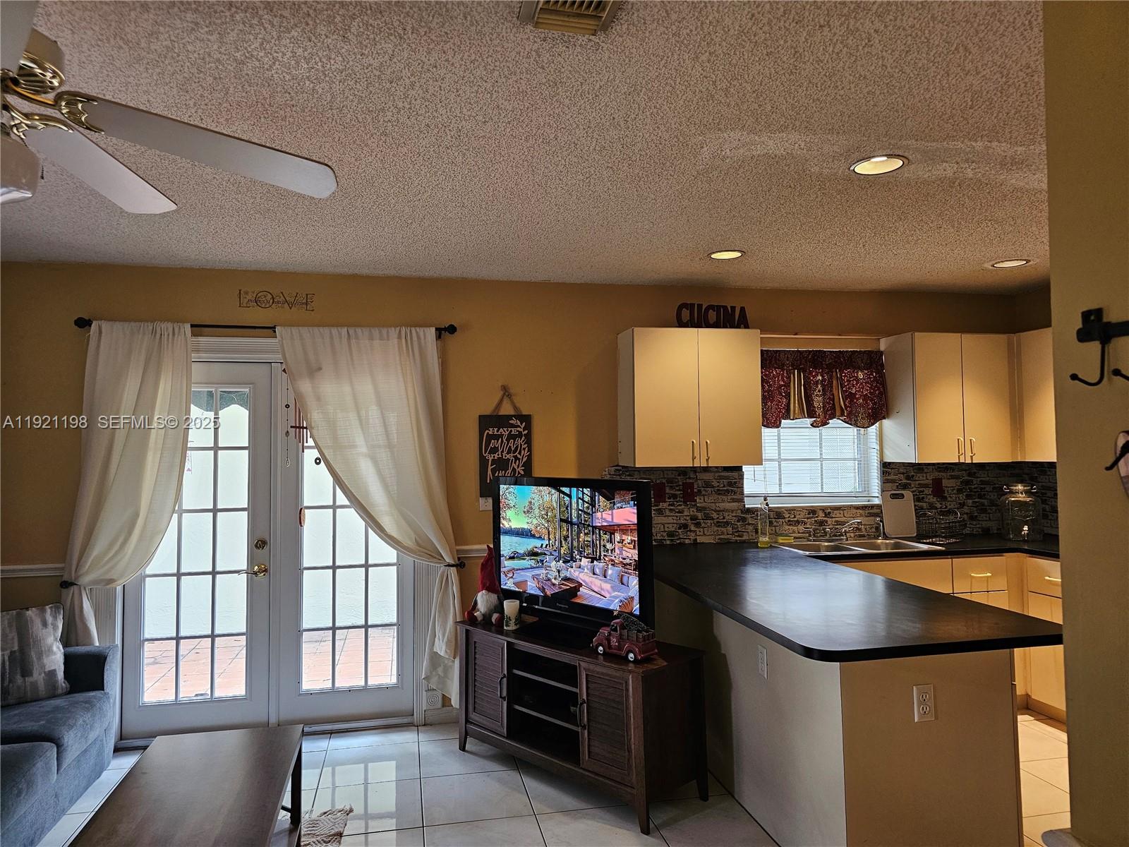 SUNSET PALMS - Residential