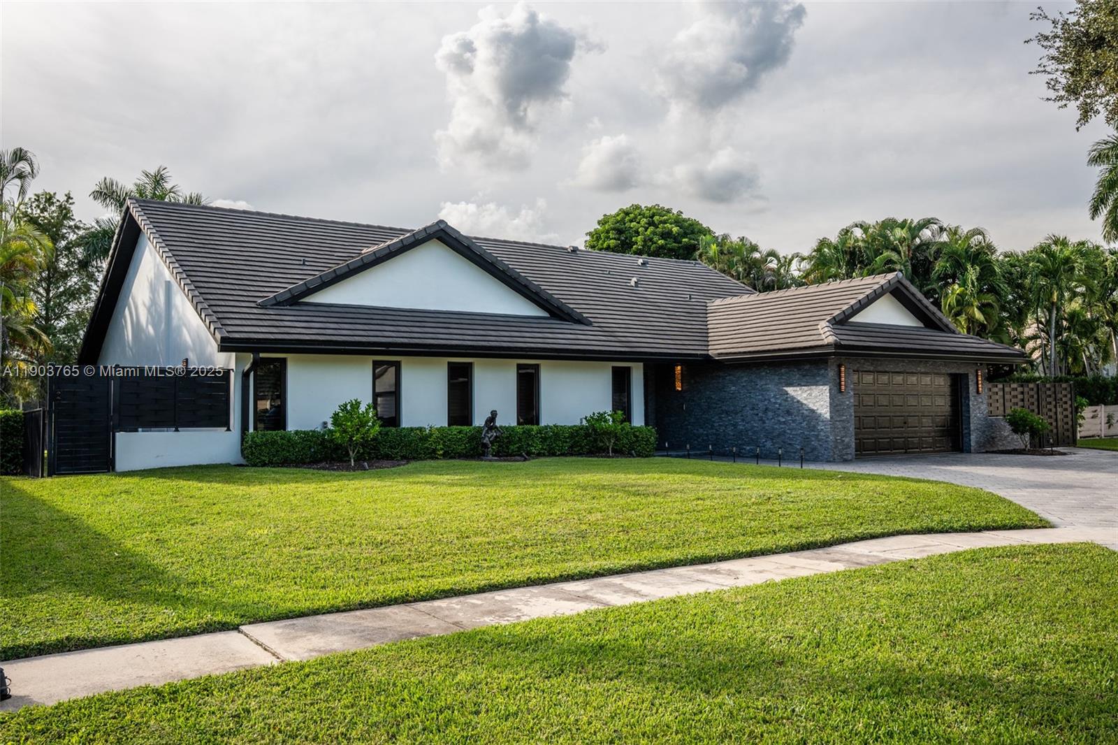 LAGO MAR COLONY-THREE - Residential