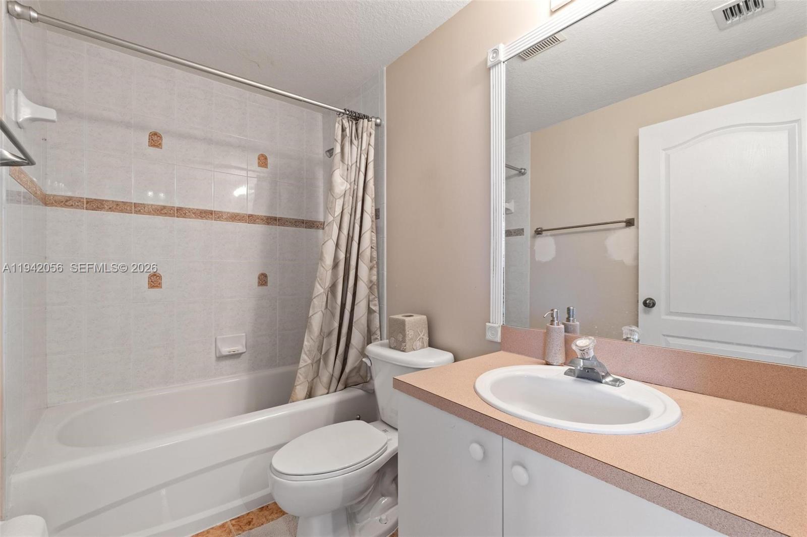 SUNSET LAKES ESTATES 1ST - Residential