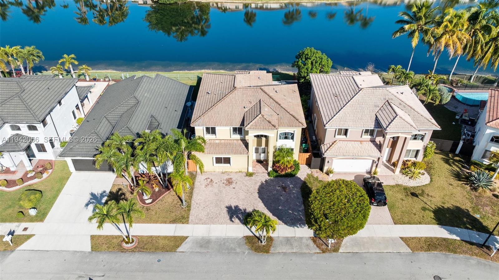 SUNSET LAKES ESTATES 1ST - Residential