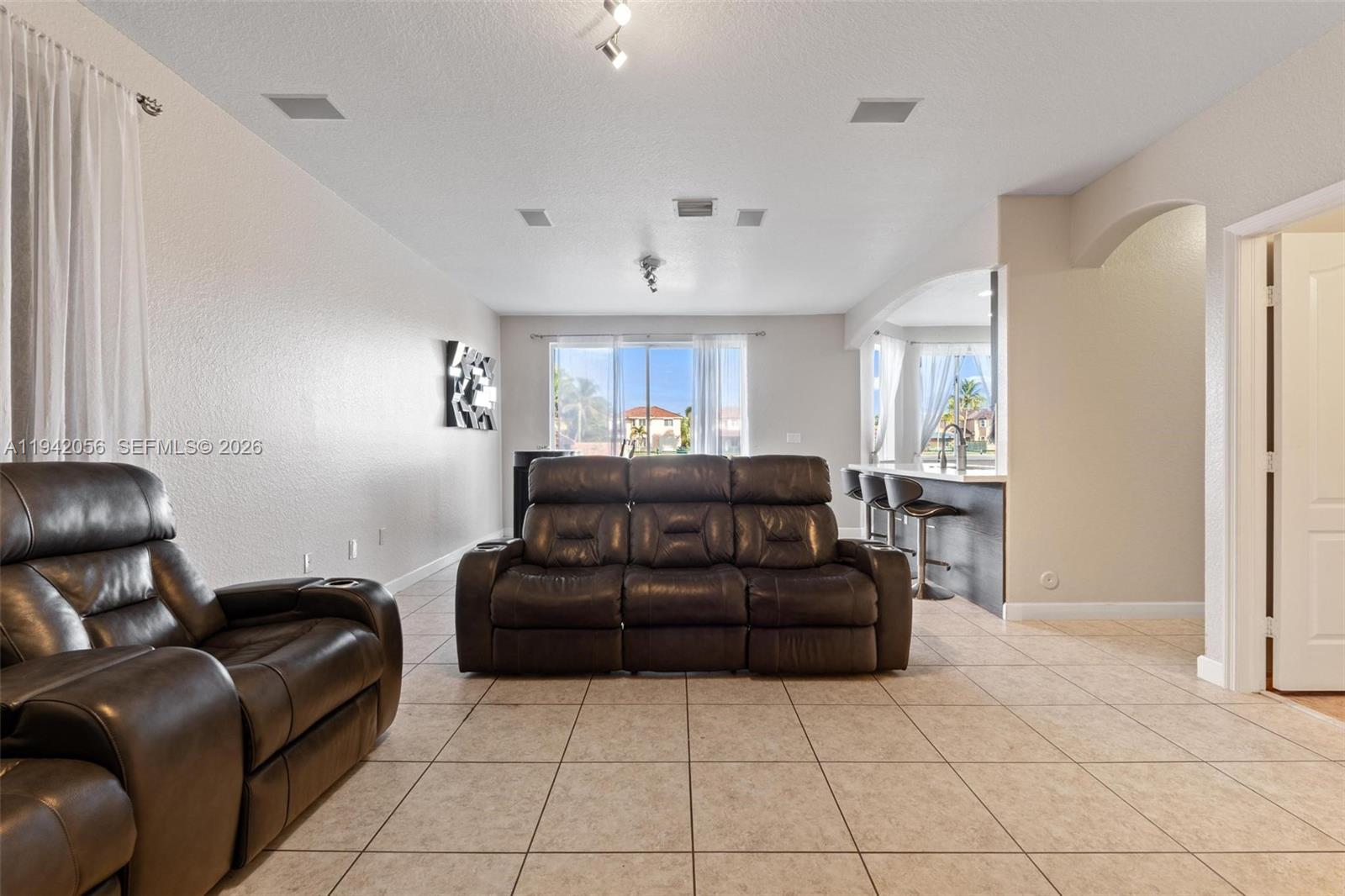 SUNSET LAKES ESTATES 1ST - Residential