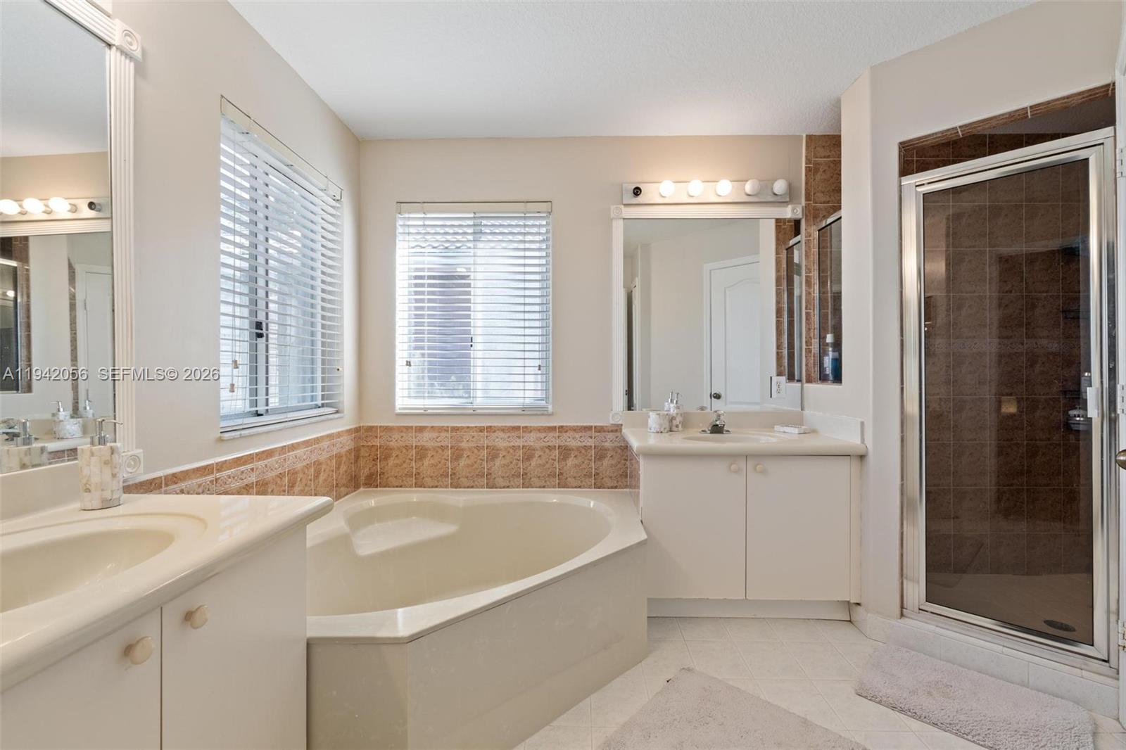 SUNSET LAKES ESTATES 1ST - Residential