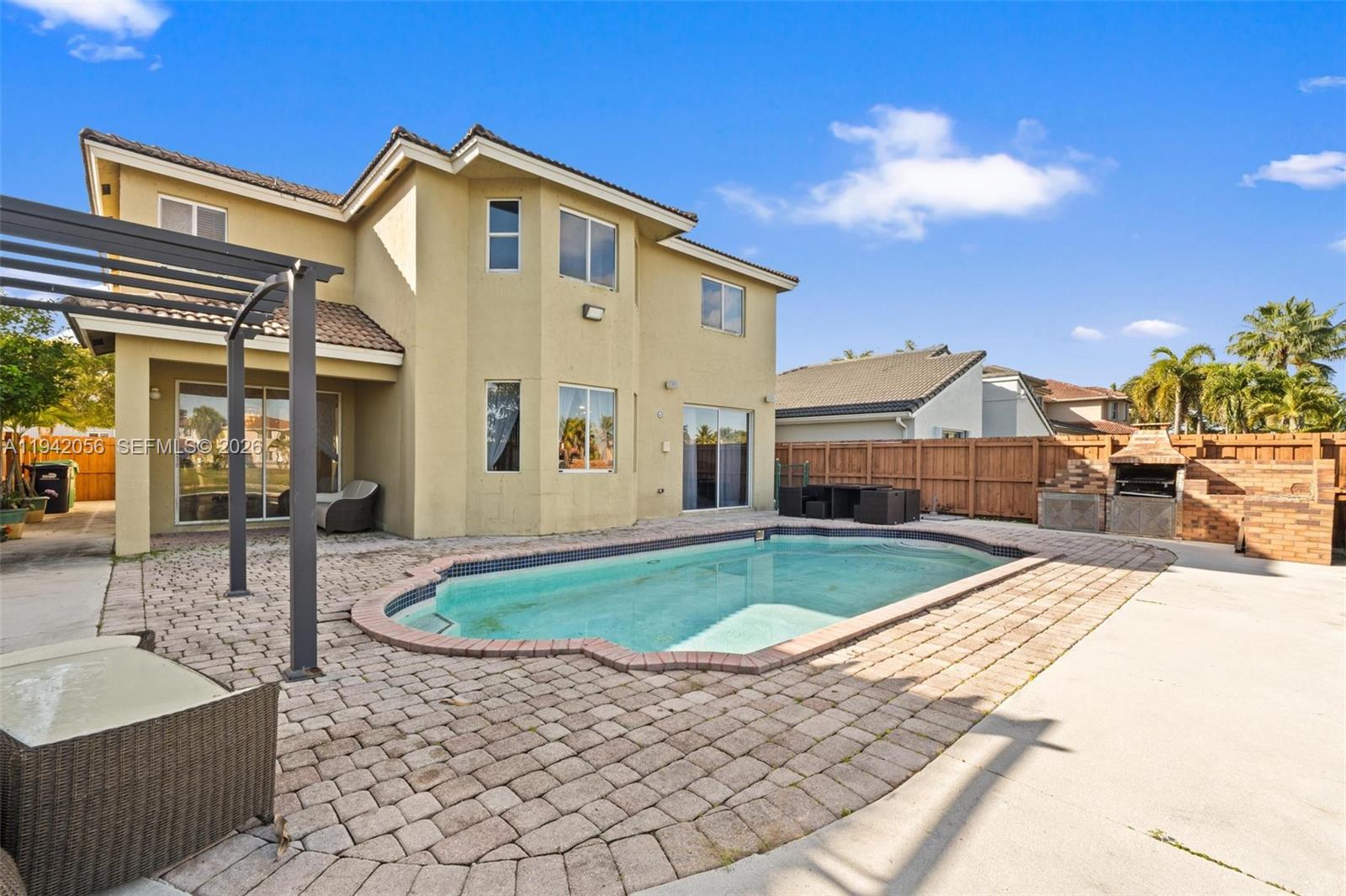 SUNSET LAKES ESTATES 1ST - Residential