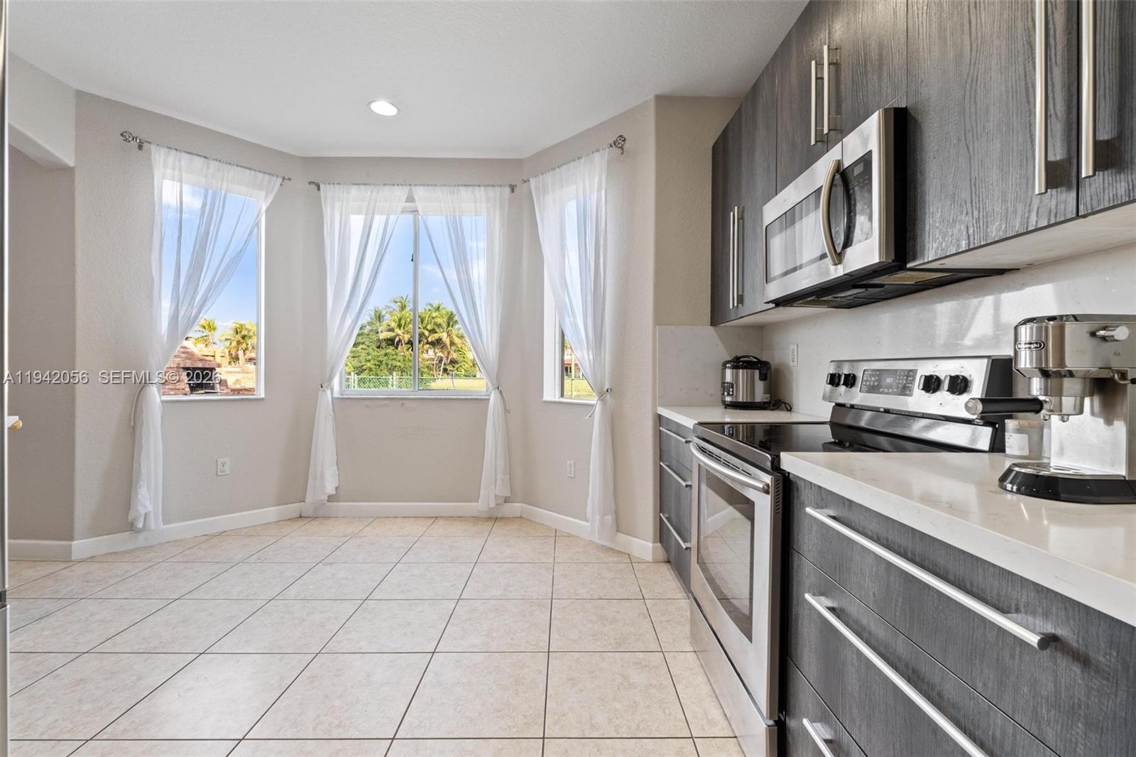 SUNSET LAKES ESTATES 1ST - Residential