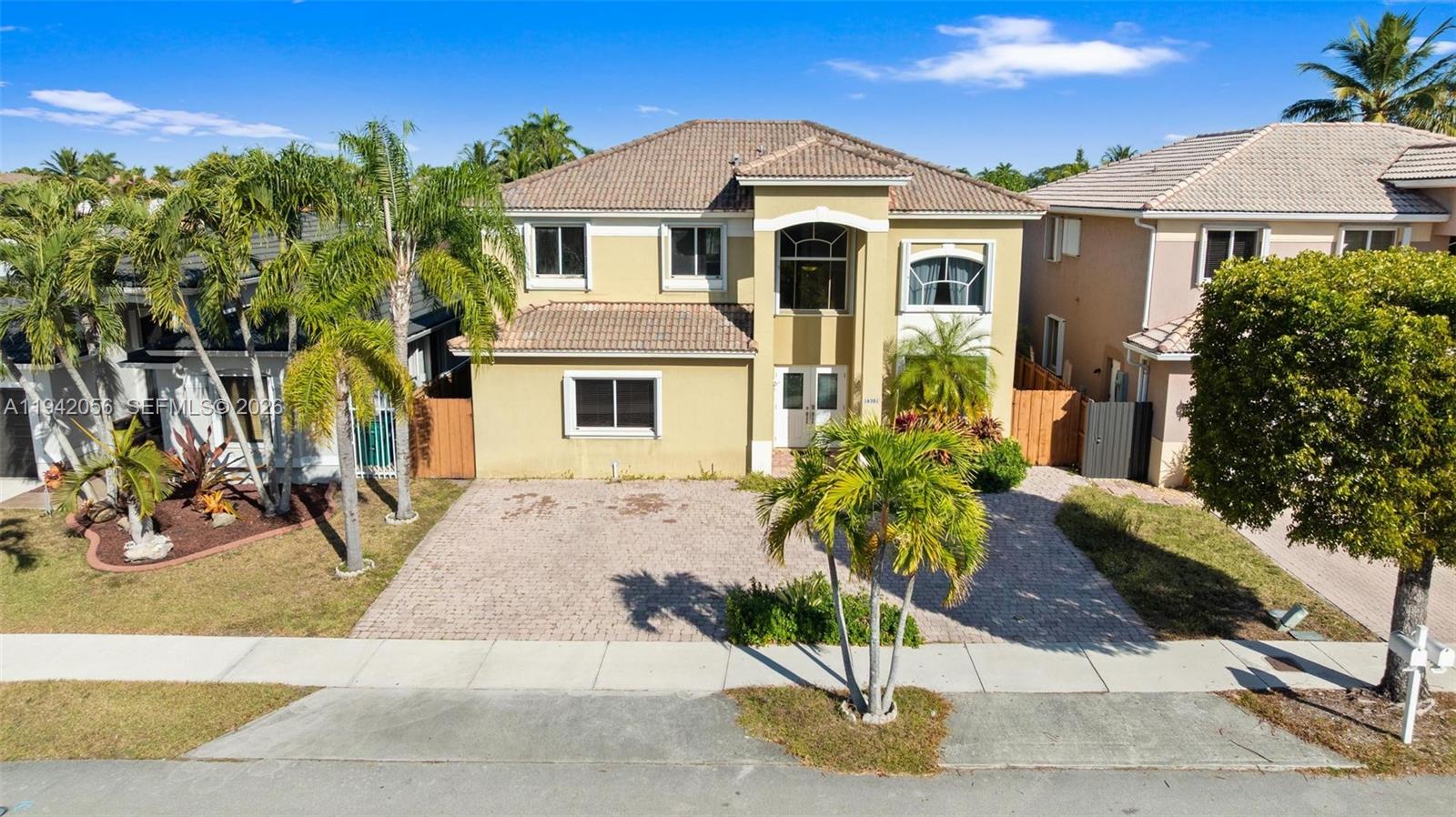 SUNSET LAKES ESTATES 1ST - Residential