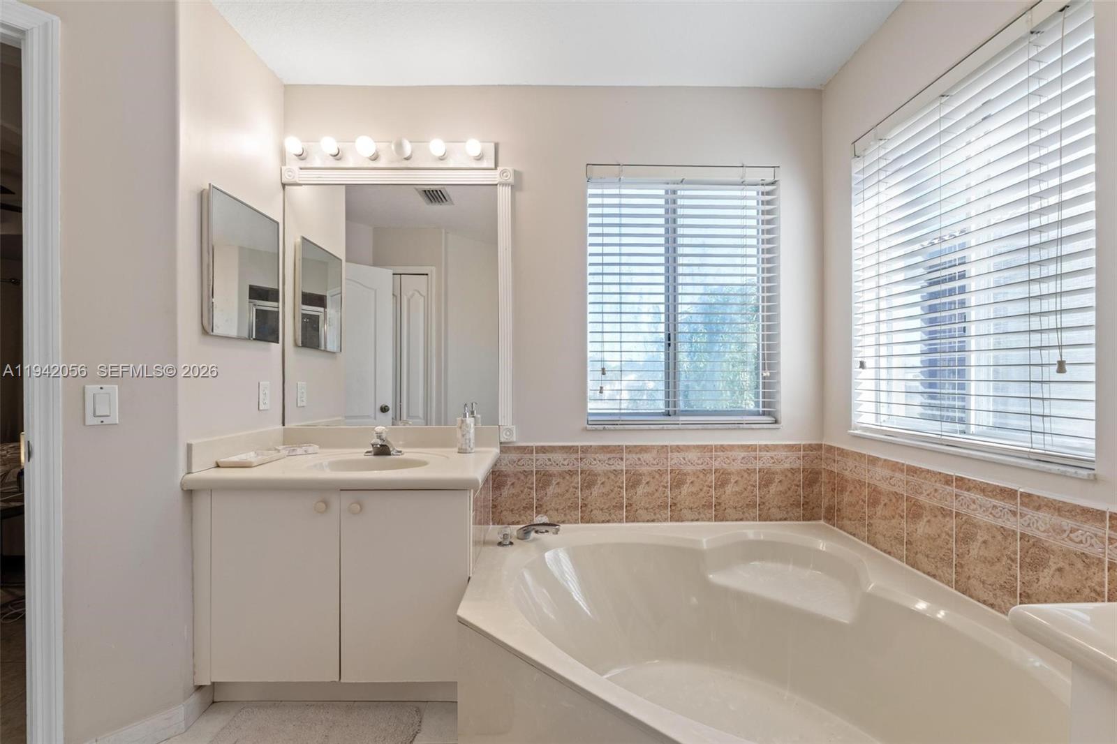 SUNSET LAKES ESTATES 1ST - Residential