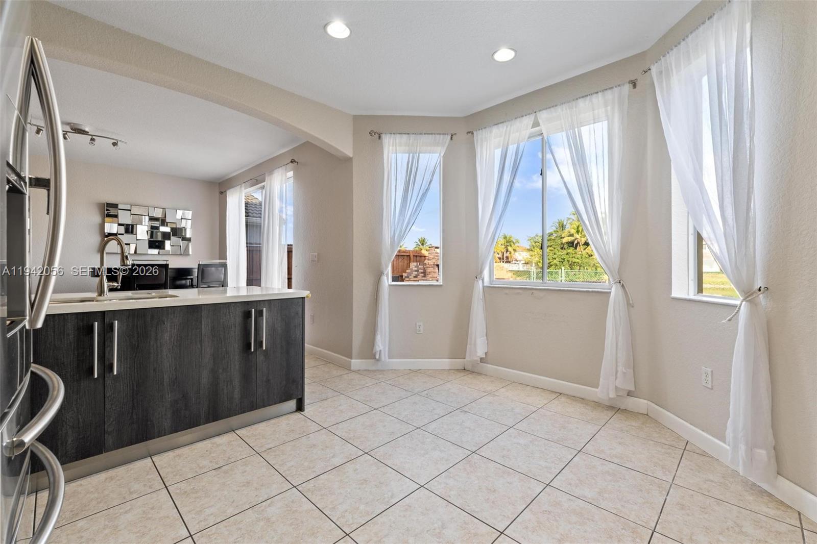 SUNSET LAKES ESTATES 1ST - Residential