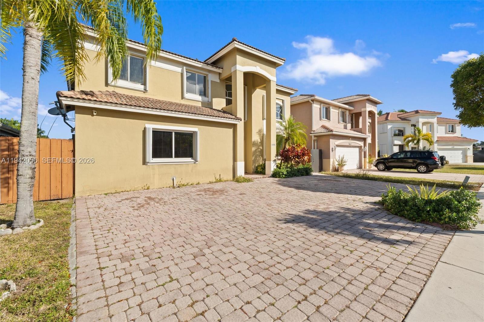 SUNSET LAKES ESTATES 1ST - Residential